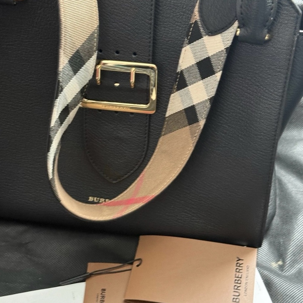Burberry Black Leather Shoulder Bag top handle satchel with magnetic Strap - Picture 3 of 16